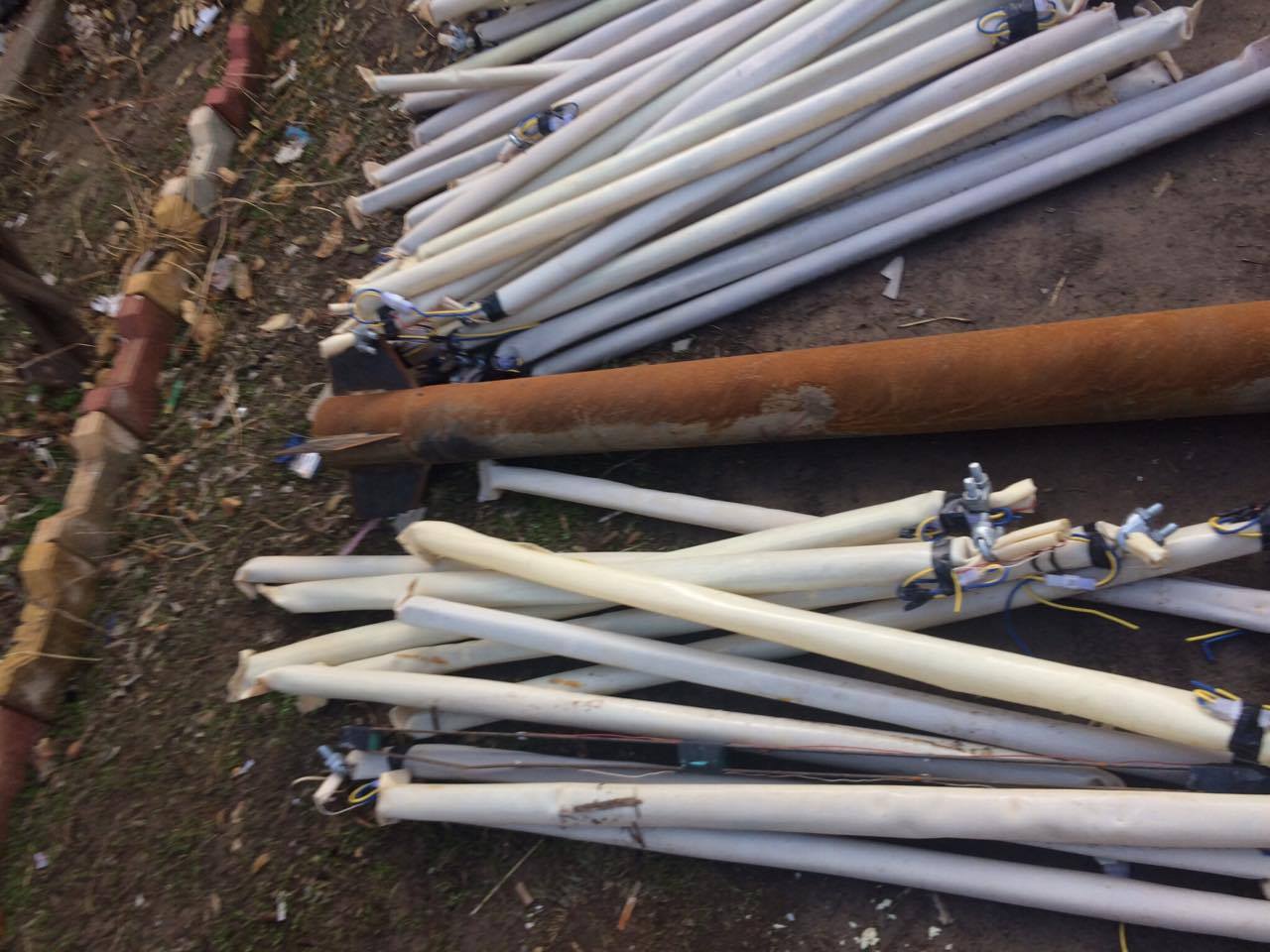 به‌ وێنه‌.. له‌ كارگه‌يه‌كى درووستكردنى چه‌كى داعشدا قوتوى بيره‌ و وێسكى دۆزرايه‌وه‌